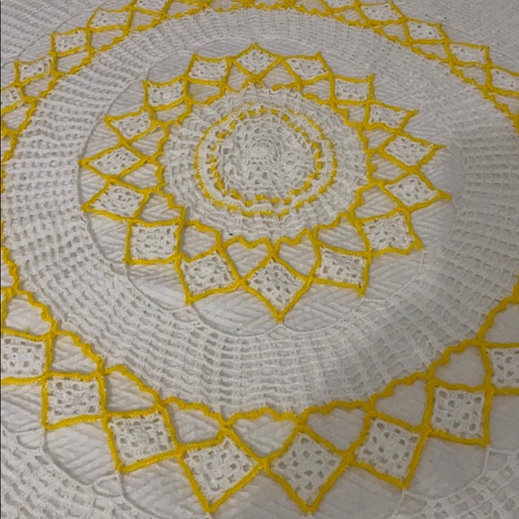 Crocheted handmade round tablecloth - Picture 3 of 6